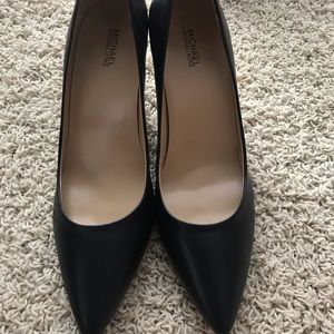 Michael Kors Flex Mid Pump